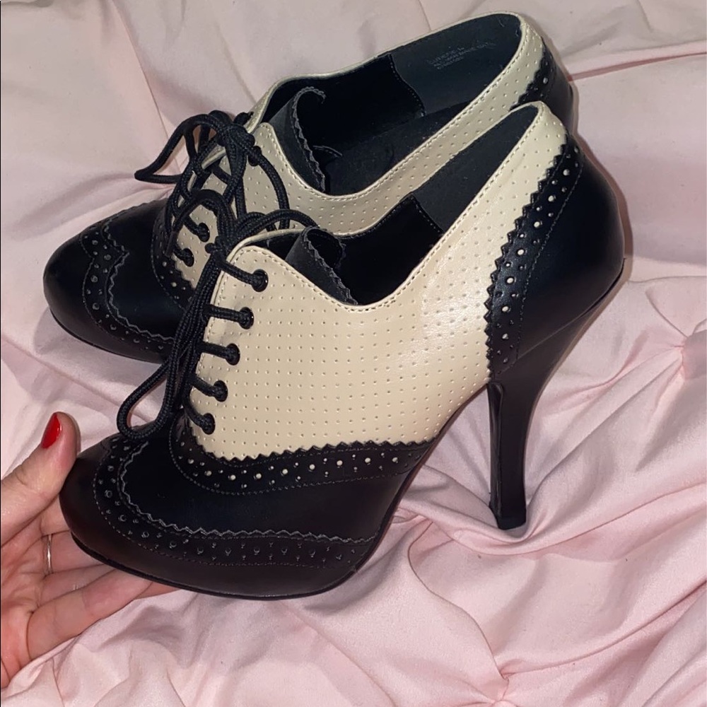 Pin Up Couture oxford heels